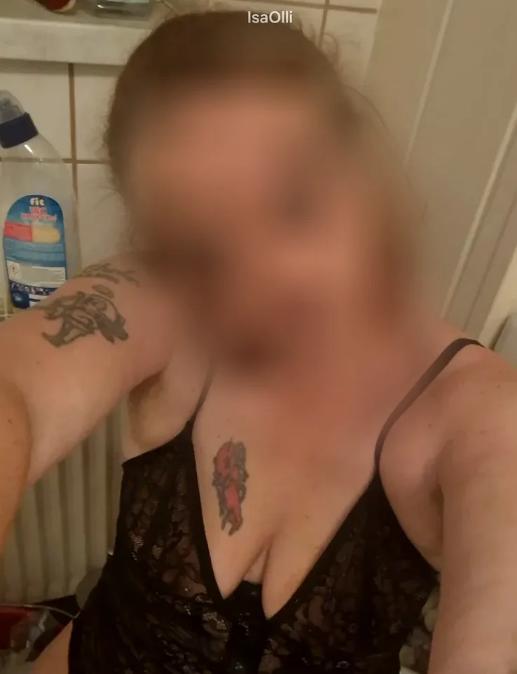 Aisha, 36