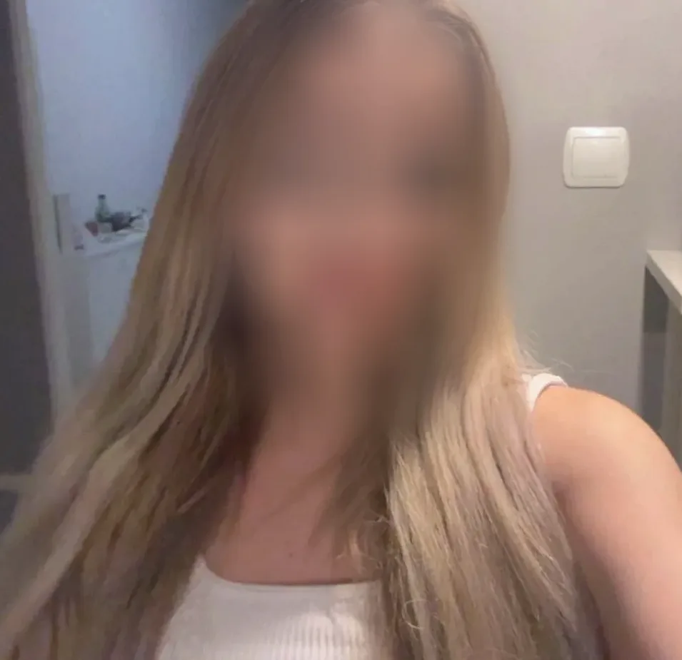 Demi, 24