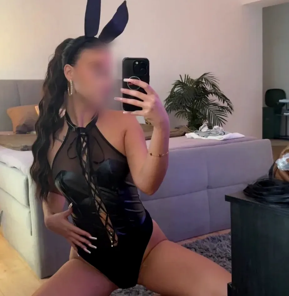 Iona, 24