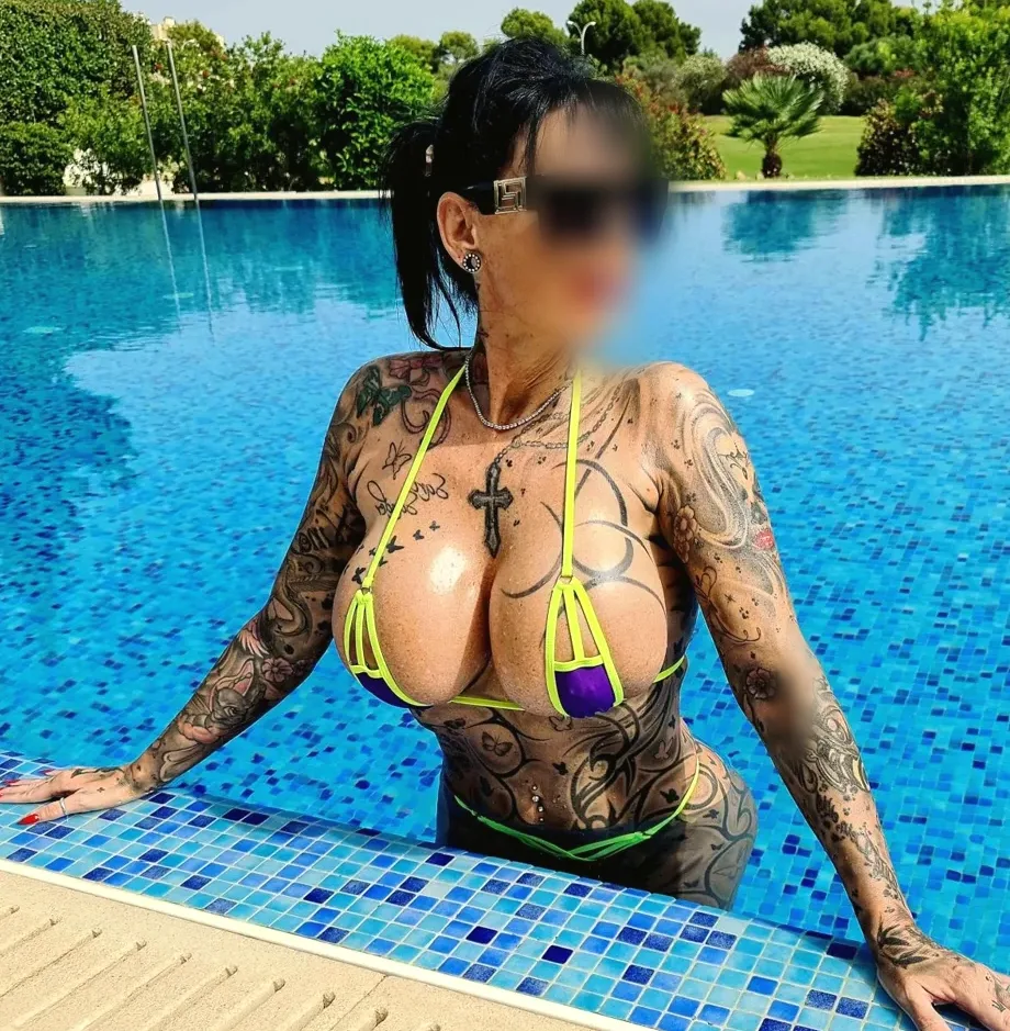 Leila, 39