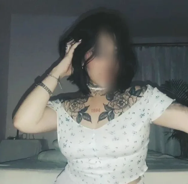 Olivia, 28